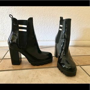 Black chunky platform boots - forever 21